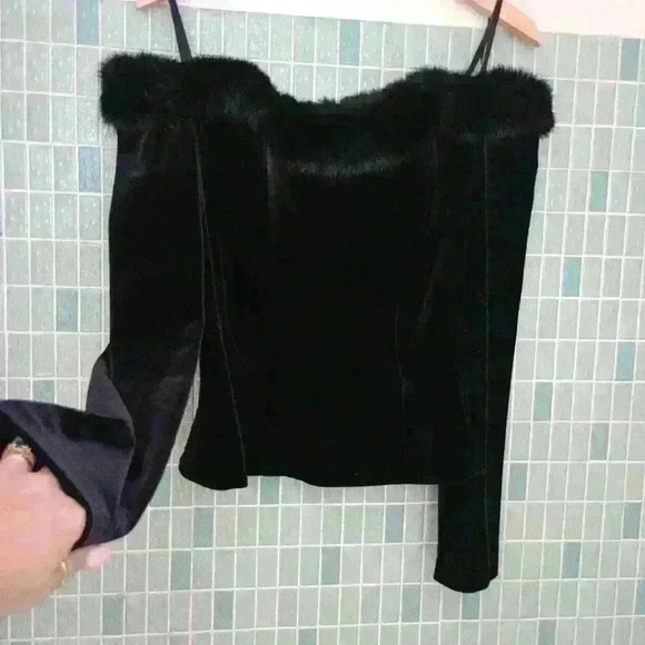 dressbarn collection Faux Fur Neckline Off Shoulder Black Velvet Long Sleeve Top - Picture 16 of 16